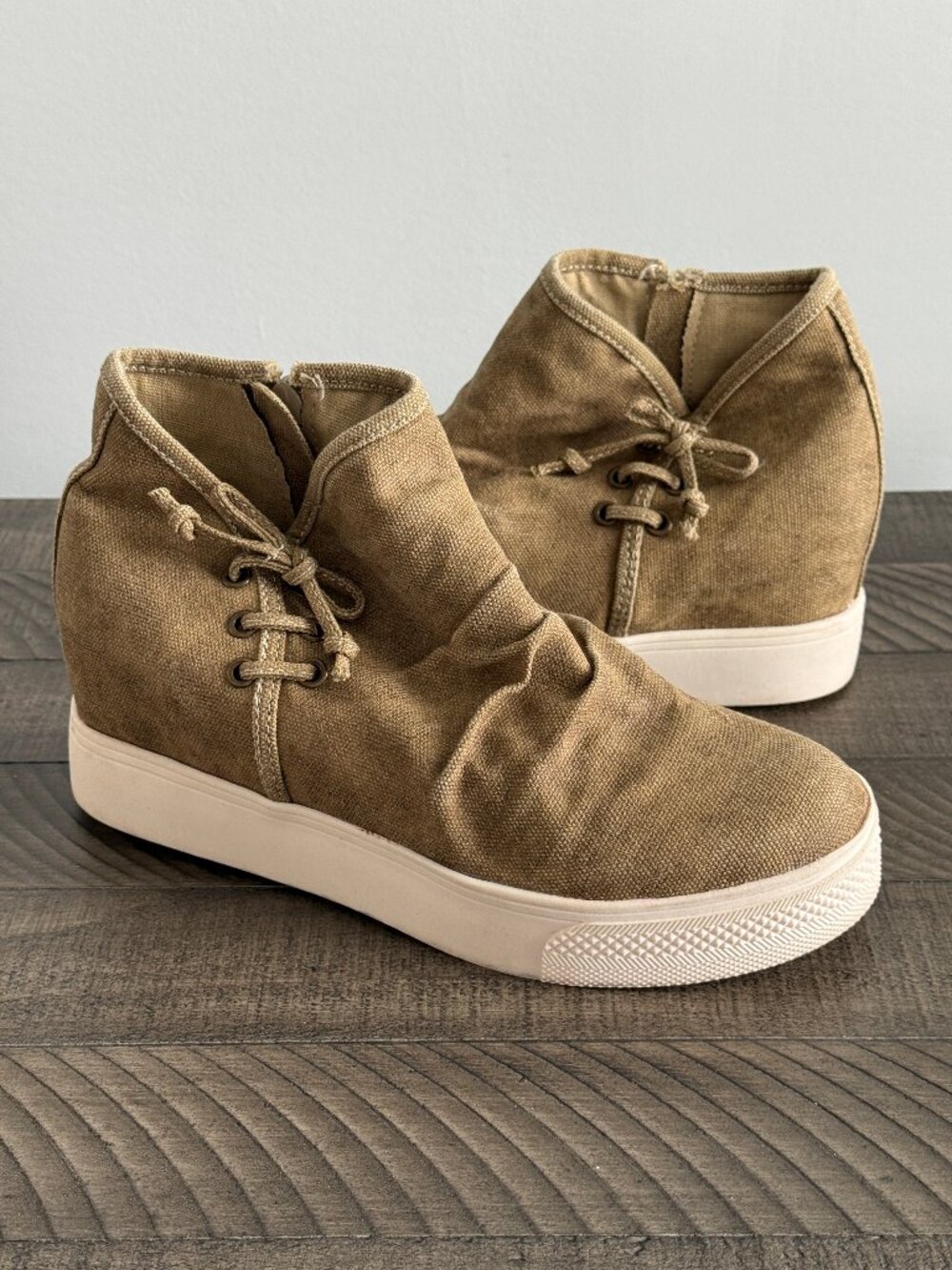 Very G Women's Wedge Sneakers Canvas Size 7.5